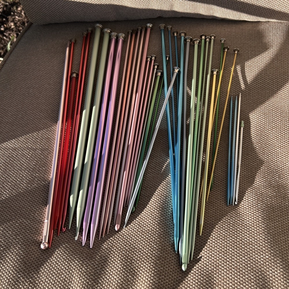 Lot Of 26 Vintage Knitting Needles Aluminum Metal Many Assorted Sizes Bates Blue